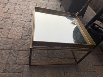 Mesa dorada de vidrio  - Golden glass table