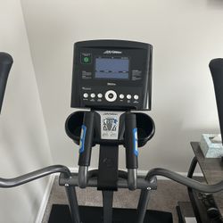 Life Fitness Elliptical E1 W/ Mat - Like New 