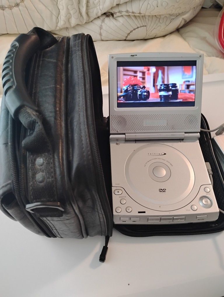 Initial IDM-1880 Portable DVD Player/Leather Carry Case