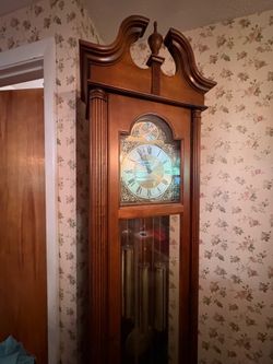Grandfather clock Howard Miller