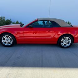 2013 Ford Mustang Convertible 