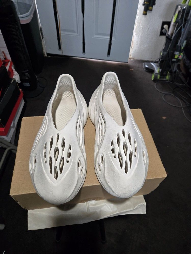 Yeezy Foam Runners Men's Size 8 Or Women's Size 9.5 Great Condition With Box