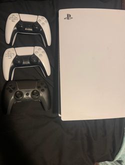 PS5 day one disc version with 3 controllers one scuff