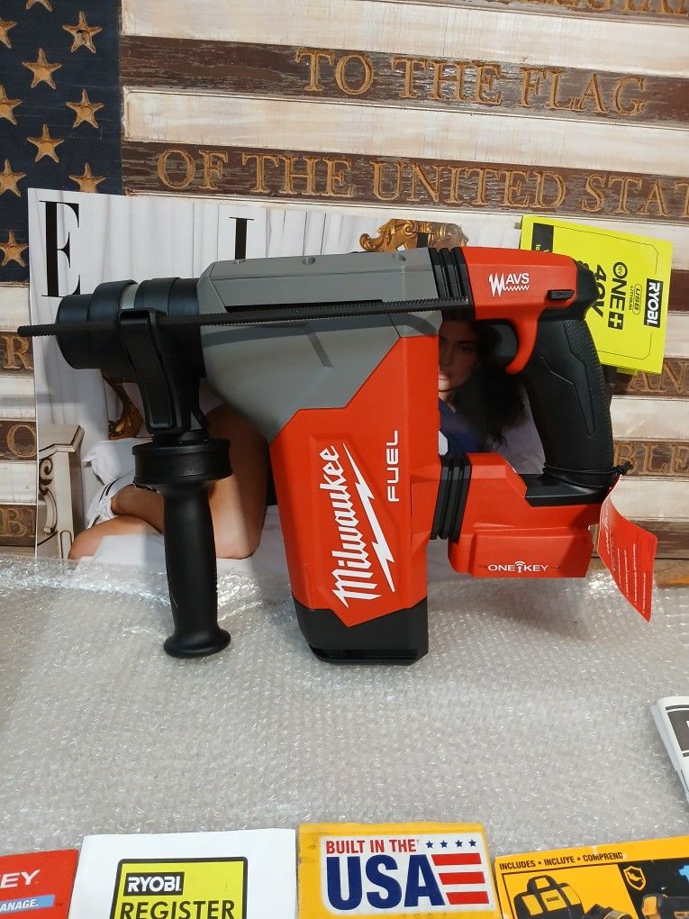 NEW MILWAUKEE M18 FUEL SDS PLUS ROTARY HAMMER