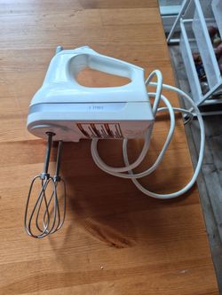 White mixer with 5 speed
