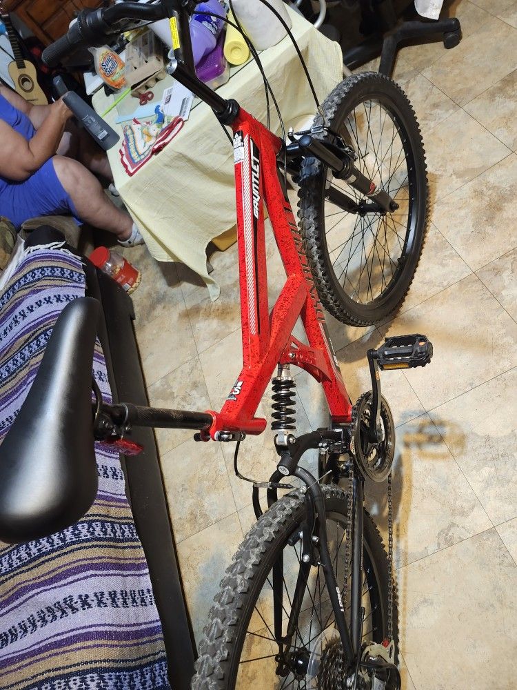 New MOUNTAIN BIKE 26INCH 18SPEED EVERYTHING IS GOOD CONDITION