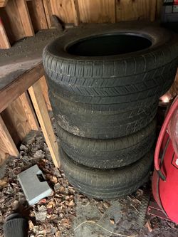 Set of 4 Used All-Season Car Tires 275/55R20 Goodyear eagle LS-2