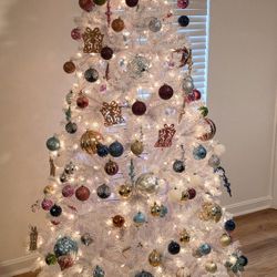 Christmas Tree 7ft White Prelit With Ornaments And Skirt