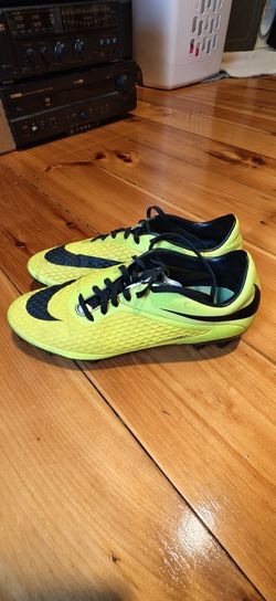 Nike Men's Hypervenom Phantom
Soccer Cleats US 9.5