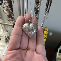 925 Stamped Heart And Chain 