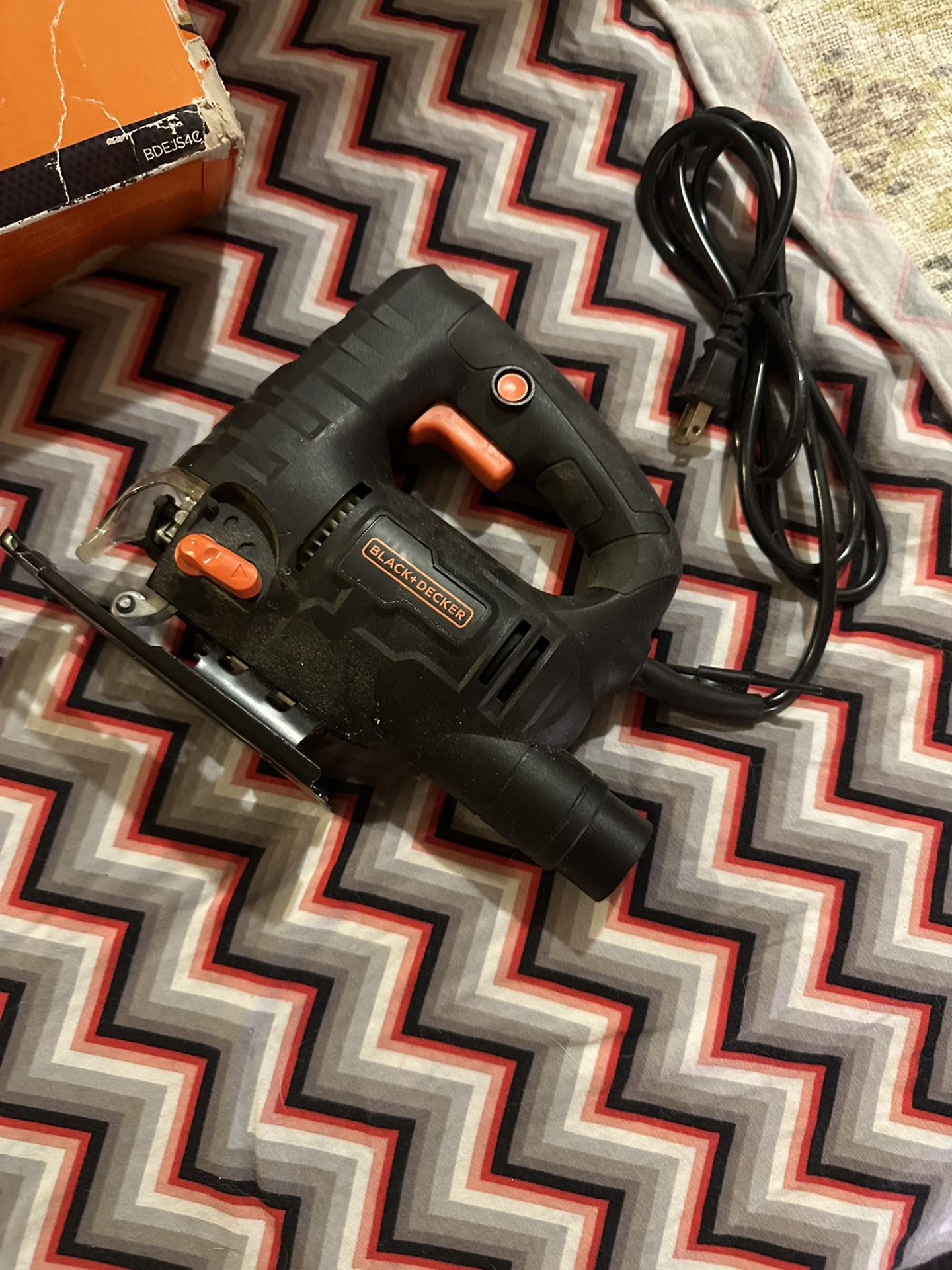 Black+Decker 4 Amp Corded Jigsaw – Barely Used (BDEJS4C)