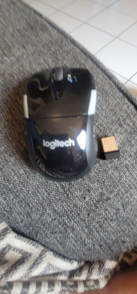 Raton Logitech Inalanbrico En Perfectas Condiciones Travajando Bien Con Su USB
