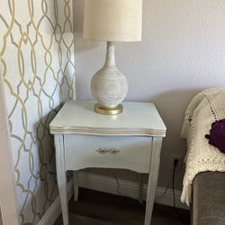 Nice Accent Table With Swing Machine 