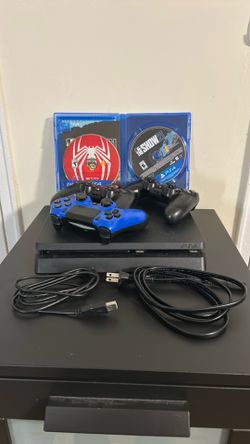 PlayStation 4, 3 controllers & 2 games