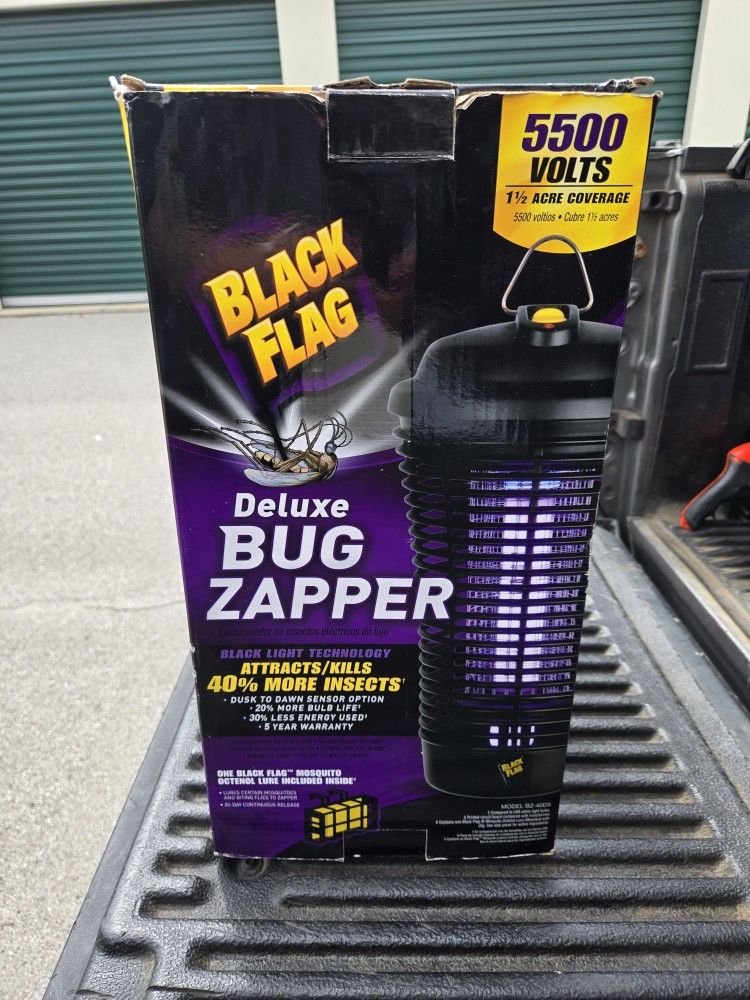 5500 Volts Deluxe Bug Zapper. "CHECK OUT MY PAGE FOR MORE DEALS "
