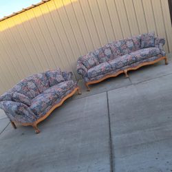 Antique SofaLoveseat In Great Condition