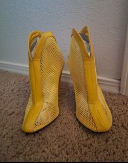 New Liliana Yellow Mesh Peep Toe Platform Stiletto Heels Sz 6