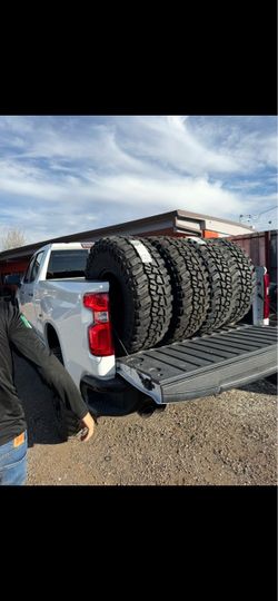 35x12.50 15 Mickey Thompson