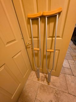Quik-Fit Aluminum crutches, Adjustable, Pickup Bell Rd and 55th Ave Glendale 85308