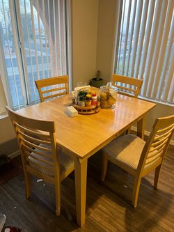 Expandable Dining Table Set