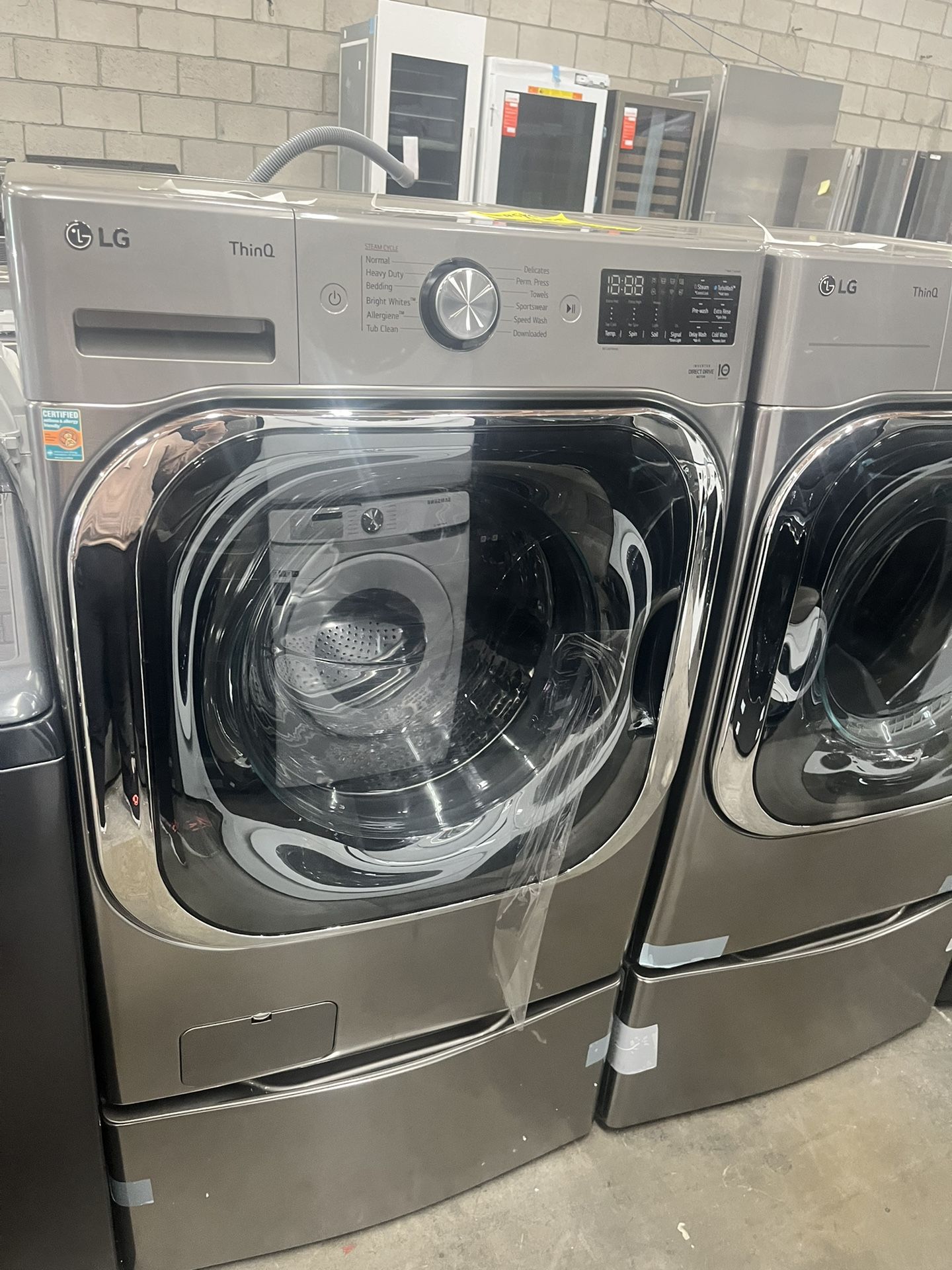 LG Set Front Load Washer 5.2 Cf And Gas Dryer With Pedestal New Stainless Steel New