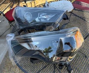 14-23 Toyota 4Runner Black Projector Headlights