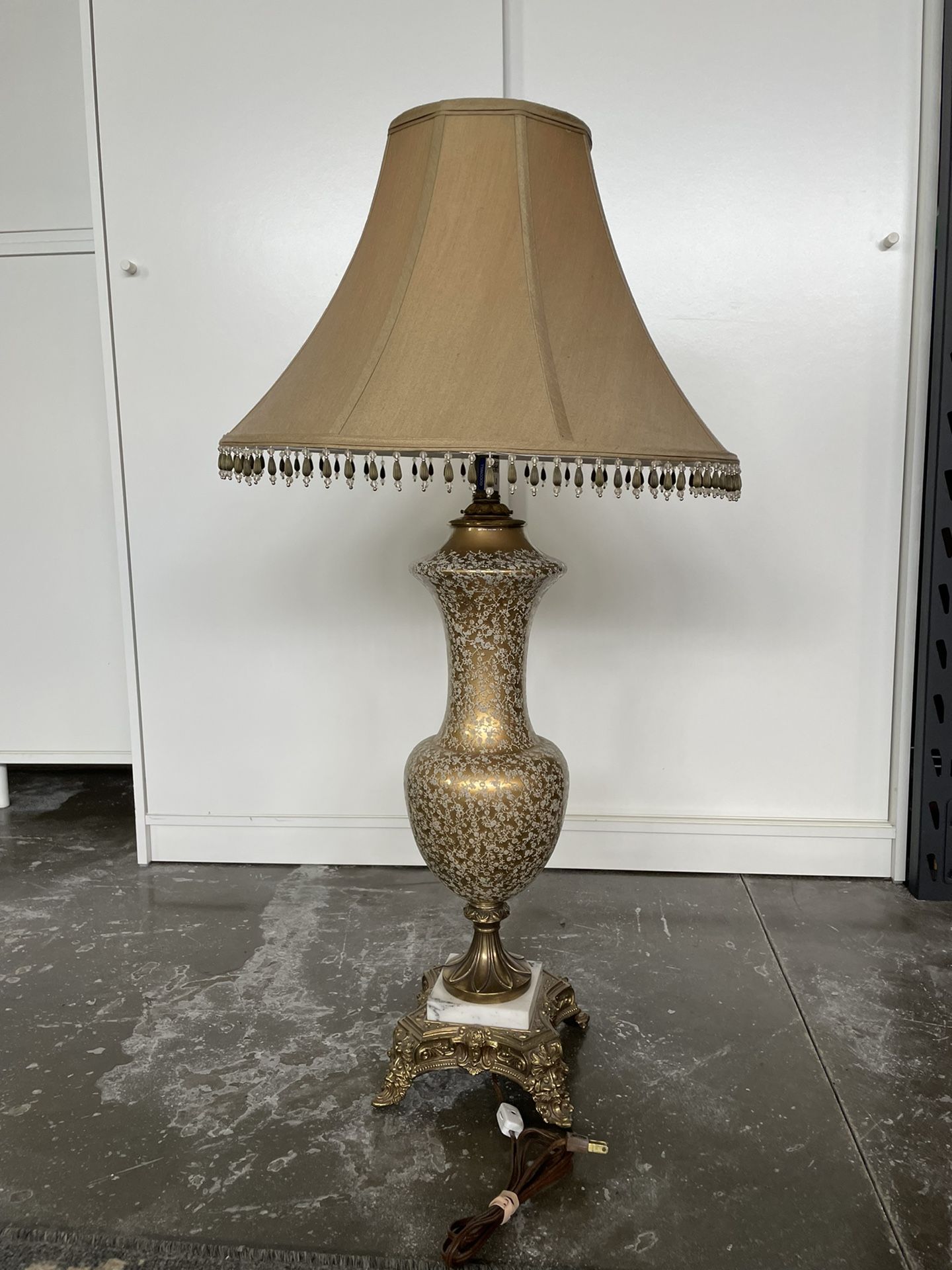 Beautiful Vintage Tyndale Desk Lamp