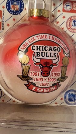 NBA Fans Chicago Bulls Six Time Champions 1998 Christmas GlassOrnament Souvenir