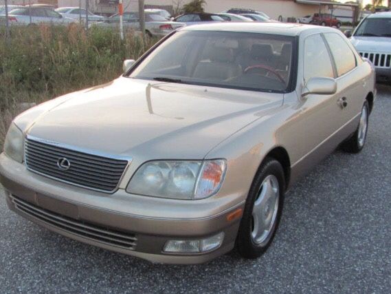 2000 Lexus LS 400