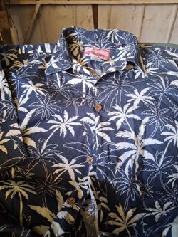MEN S  HAWAIAN  LARGE  SHIRT