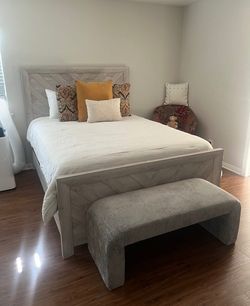 Beautiful Twin Size Bed With Mattress
