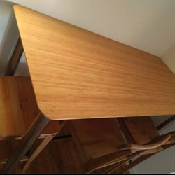MOVING SALE!!! 60$ bamboo table 26×55 inches, height manageable