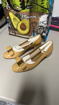 Salvatore Ferragamo Vara Bow Leather Pumps size 6