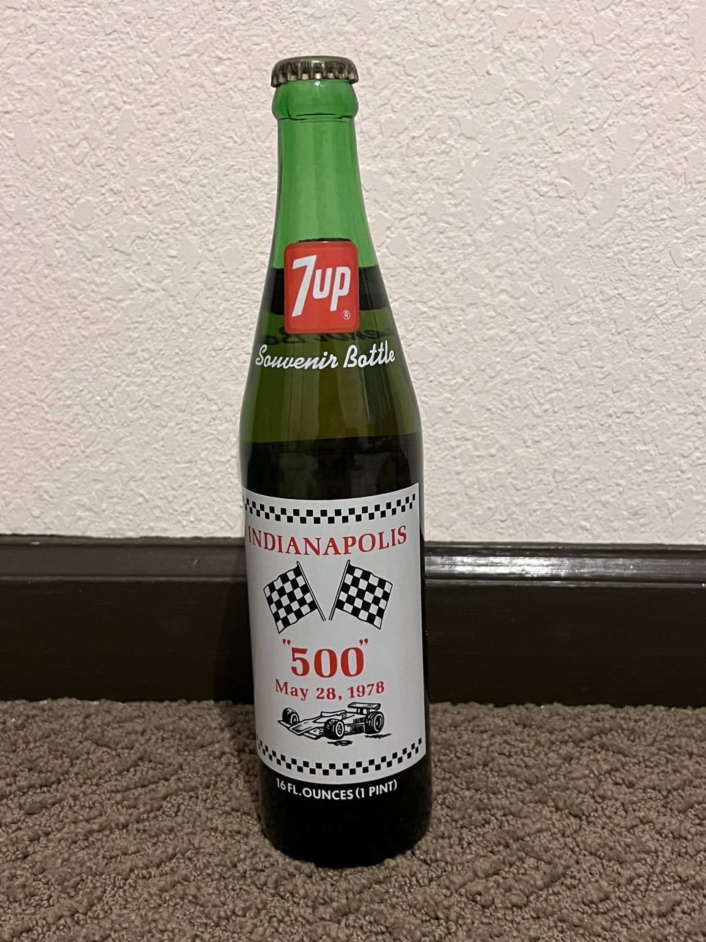 Unopened Souvenir Bottle INDIANAPOLIS 500 INDY May 27th 1979 FULL 7up Bottle New
