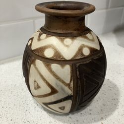 Peruvian Pottery Case
