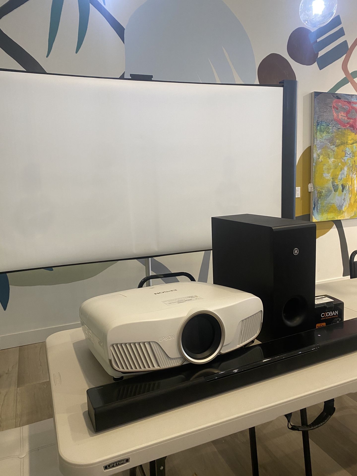 Home Entertainment Projector Epson Home Cinema 5050UB with Sound Bar