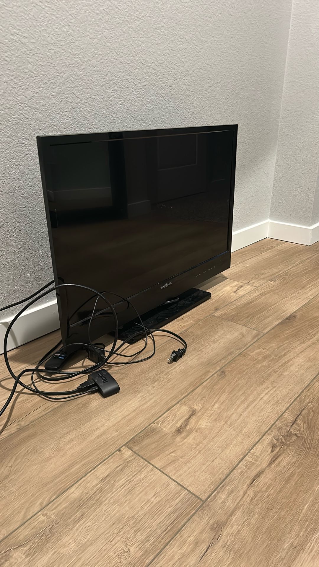 32 Inch Insignia TV And Roku