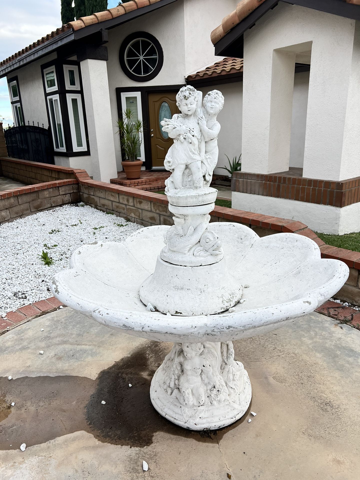 Beautiful White Angels Concrete Water Fountain