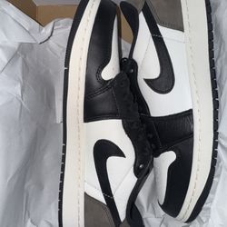 New Men’s Size 9.5 Jordan 1 Low Mocha  