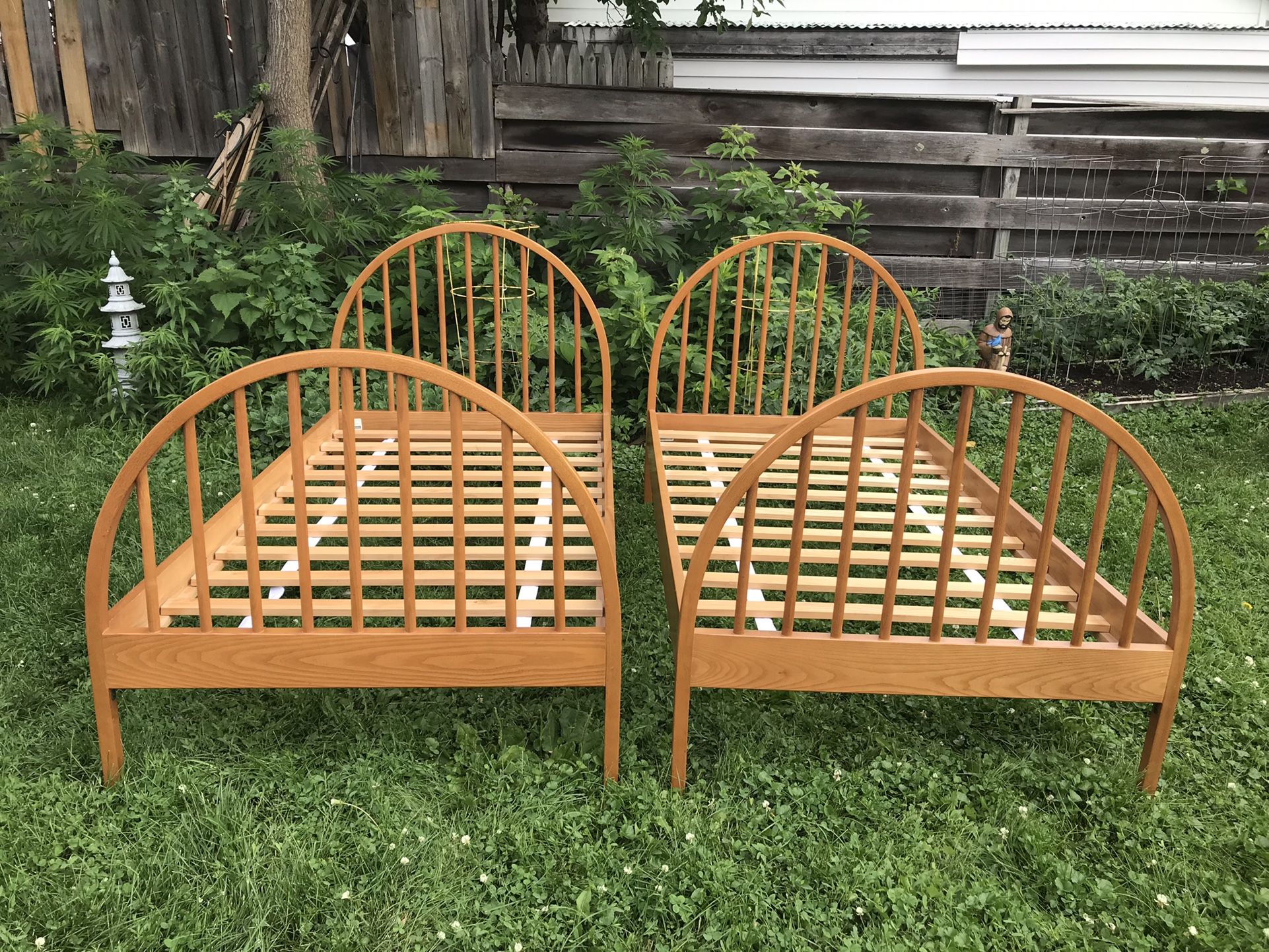 Spindle Style Twin Bed Set’s