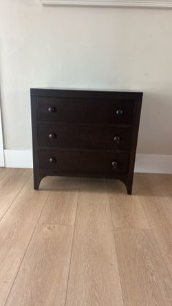 2 nightstands