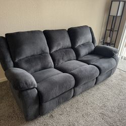 SignatureI Design by Ashley Draycoll Manual Reclining Sofa in Slate