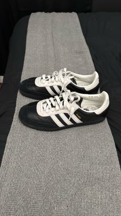 Slightly Used 75th Anniversary Sambas Size 10 Still Great Condition.