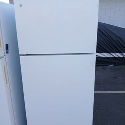GE  Refrigerador 28x64 En Good Condiciones 