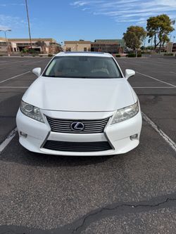 Lexus ES 300 hybrid Sedan – White