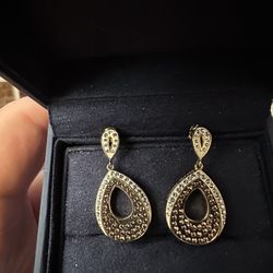 Vintage earrings 925 Silver Beautiful look better in person!!