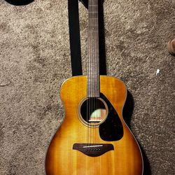 fs800 Yamaha Guitar, Concert Size ( or best offer)
