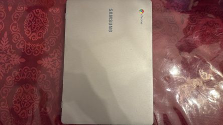 Samsung Chromebook 11.6in Chrome OS Intel Cerelon Webcam Silver Laptop