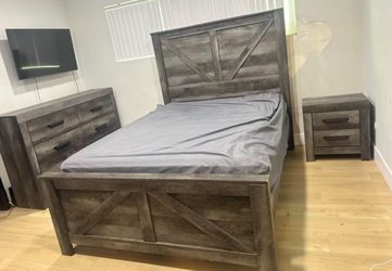 Ashley Furniture Queen Bedroom Set – Rustic Gray – Great Condition