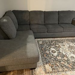 10/10 Couch New Condition 